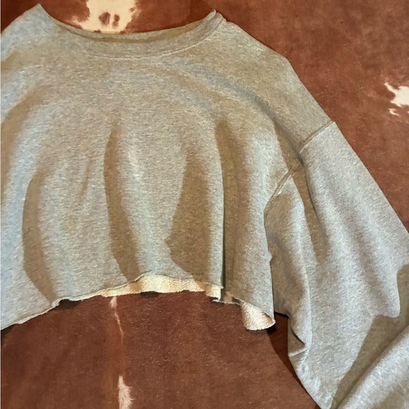 Fruit of the Loom cropped sweatshirt 
Cropped by me
Size XL best fits medium - Picture 2 of 3